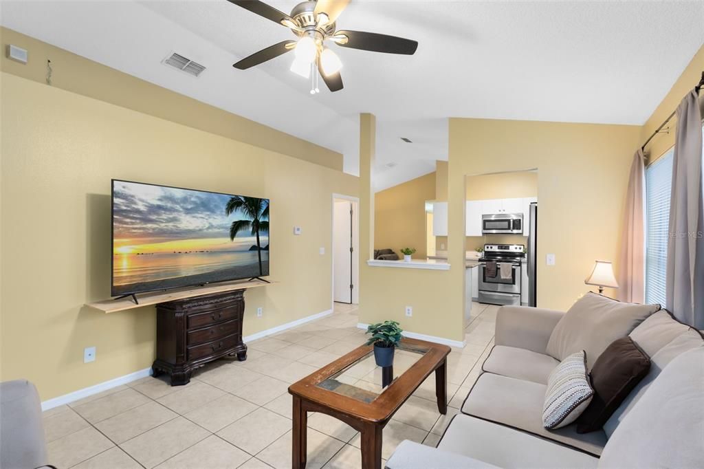 Active With Contract: $310,000 (3 beds, 2 baths, 1239 Square Feet)