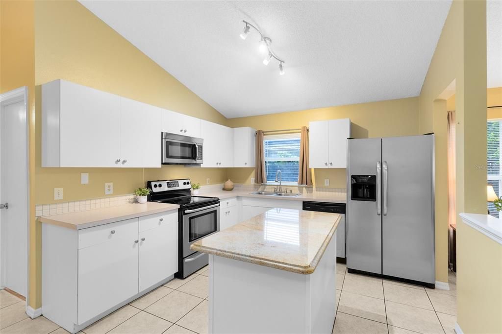 Active With Contract: $310,000 (3 beds, 2 baths, 1239 Square Feet)