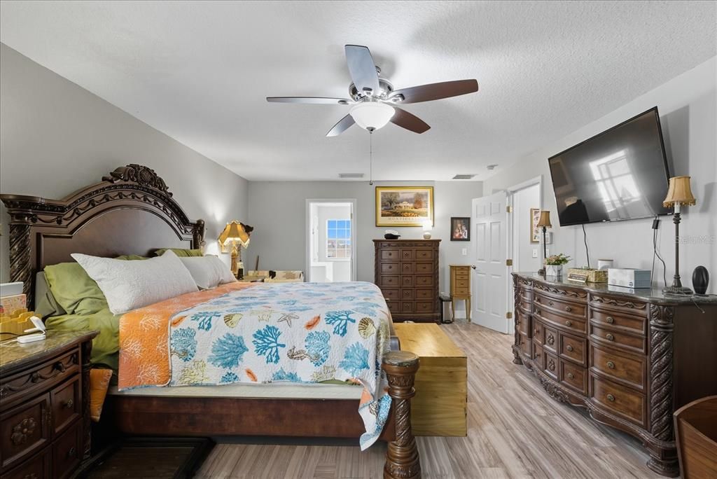 Active With Contract: $498,000 (5 beds, 3 baths, 3216 Square Feet)