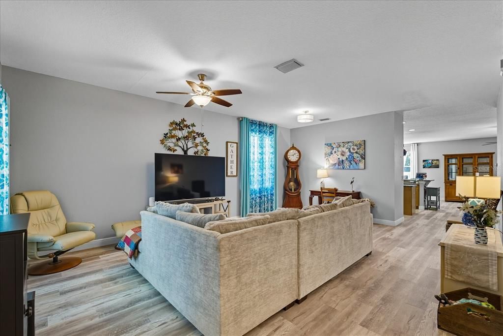 Active With Contract: $498,000 (5 beds, 3 baths, 3216 Square Feet)