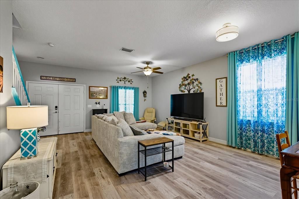 Active With Contract: $498,000 (5 beds, 3 baths, 3216 Square Feet)