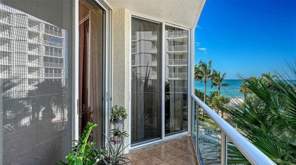 For Sale: $1,599,000 (3 beds, 3 baths, 1980 Square Feet)