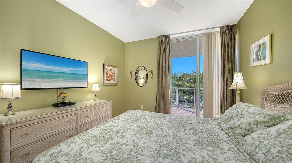 For Sale: $1,599,000 (3 beds, 3 baths, 1980 Square Feet)