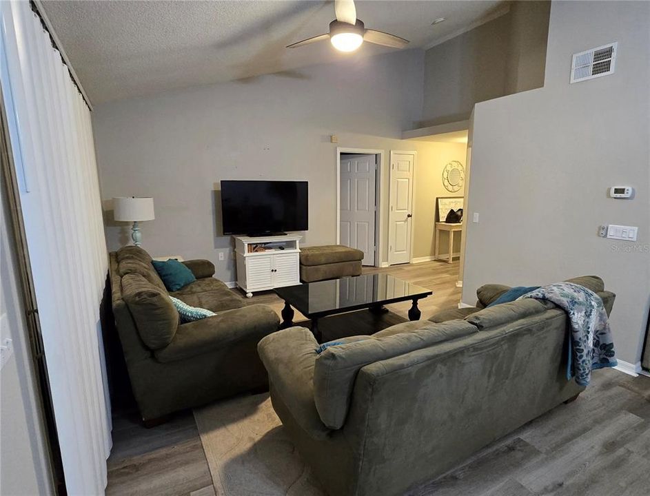 待售: $269,000 (2 贝兹, 2 浴室, 1134 平方英尺)