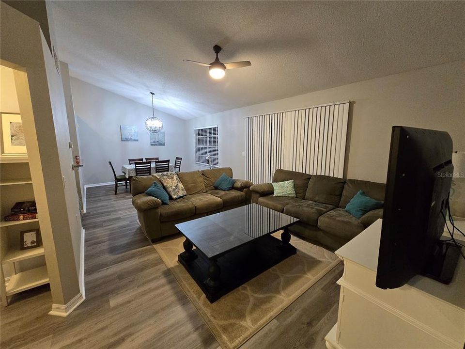 待售: $269,000 (2 贝兹, 2 浴室, 1134 平方英尺)