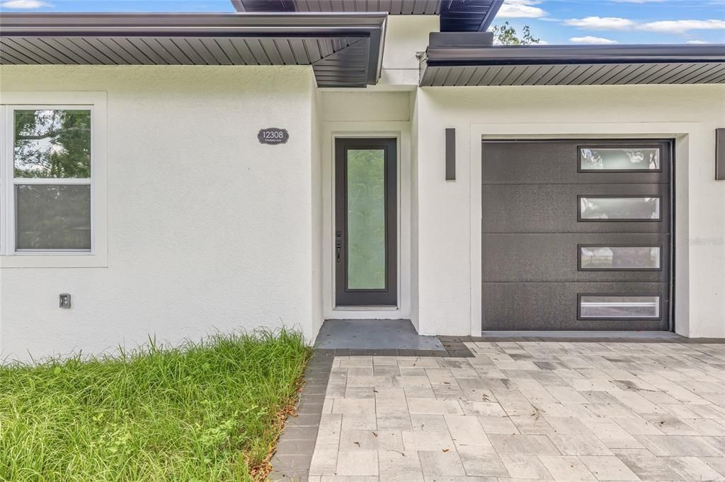 合同活跃: $2,500 (3 贝兹, 2 浴室, 1991 平方英尺)