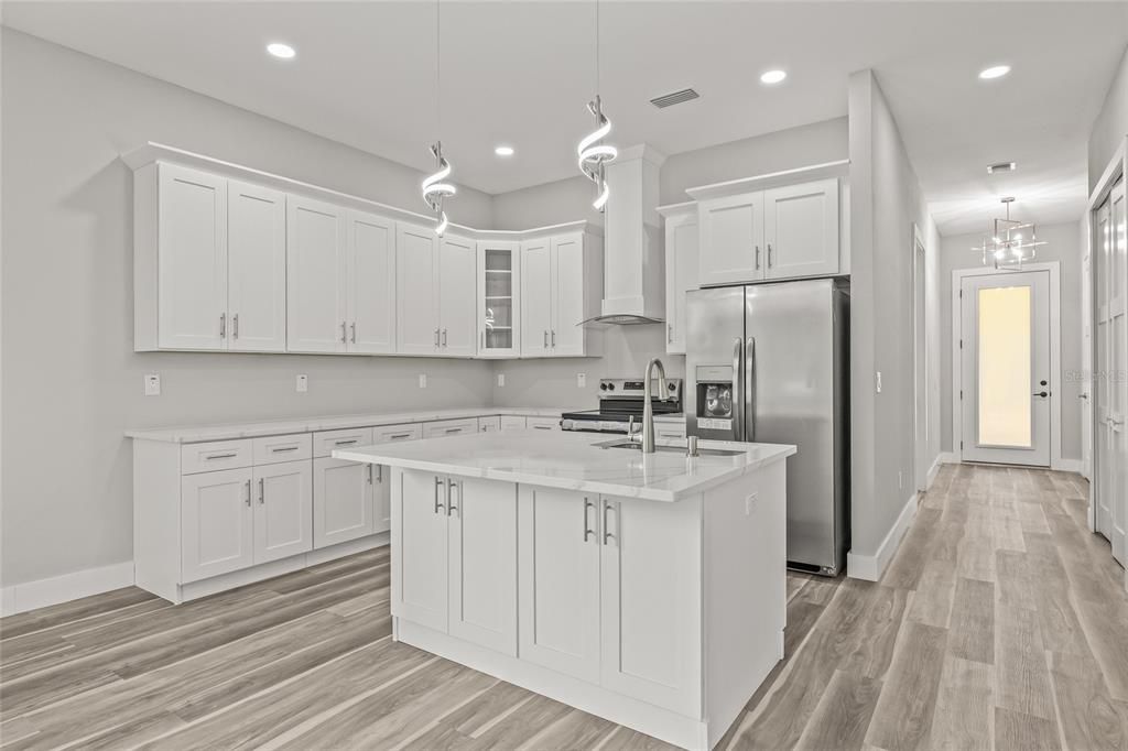 合同活跃: $2,500 (3 贝兹, 2 浴室, 1991 平方英尺)