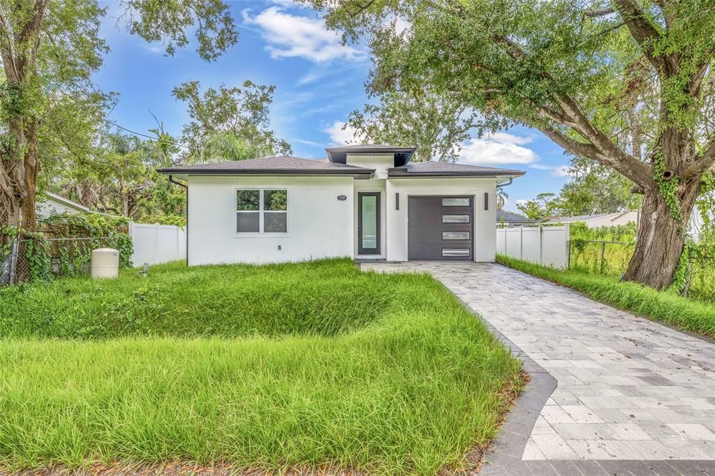 合同活跃: $2,500 (3 贝兹, 2 浴室, 1991 平方英尺)