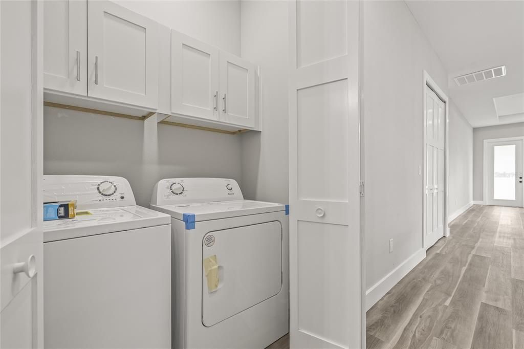 合同活跃: $2,500 (3 贝兹, 2 浴室, 1991 平方英尺)