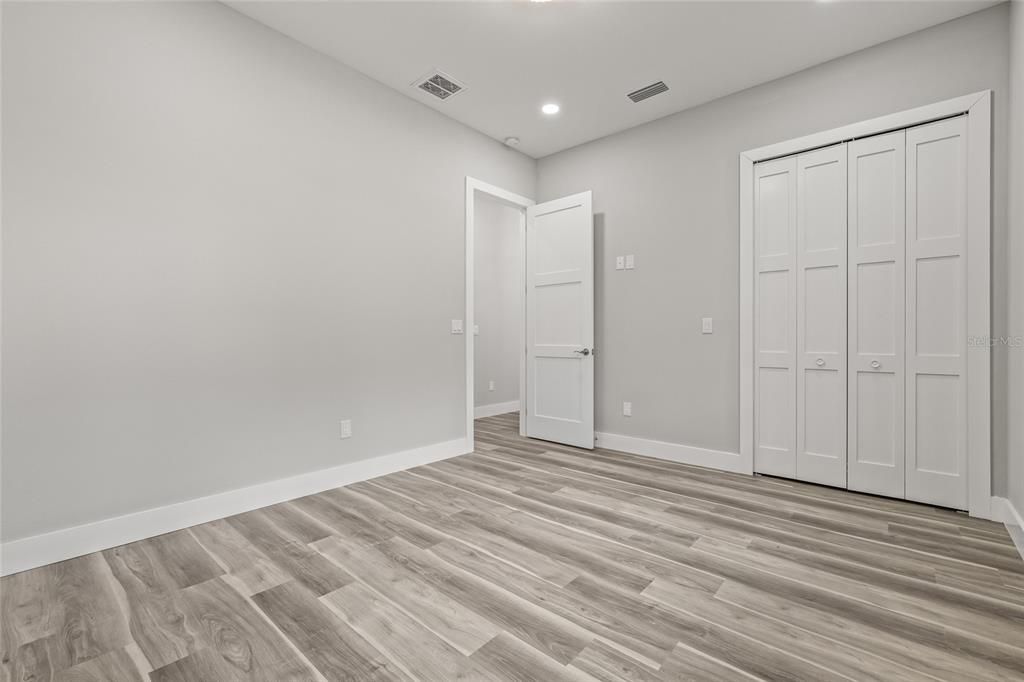 合同活跃: $2,500 (3 贝兹, 2 浴室, 1991 平方英尺)