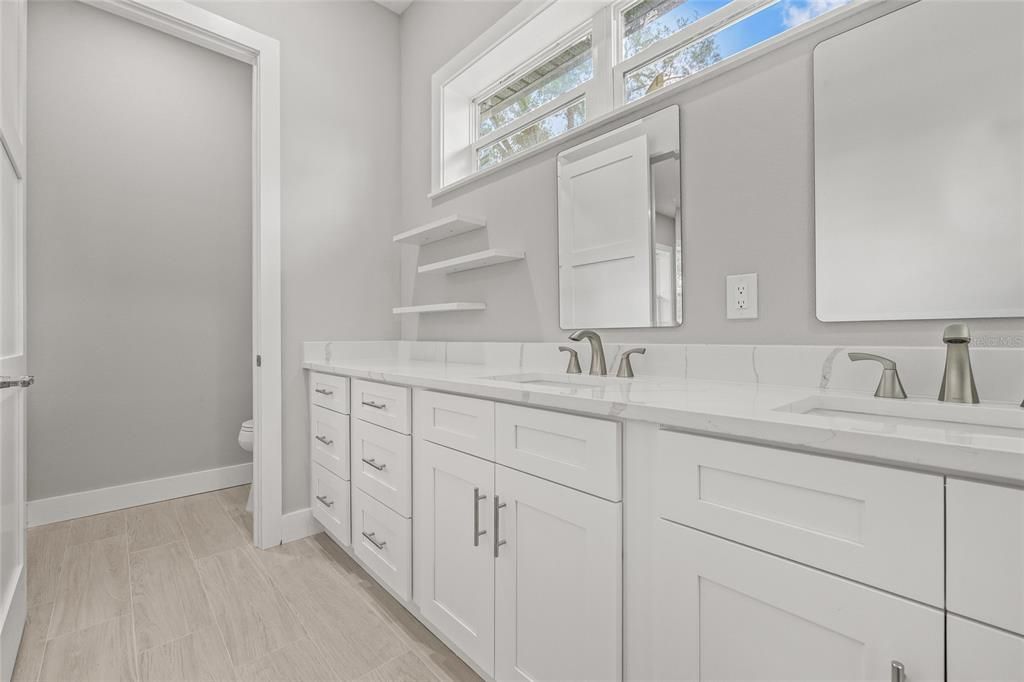 合同活跃: $2,500 (3 贝兹, 2 浴室, 1991 平方英尺)