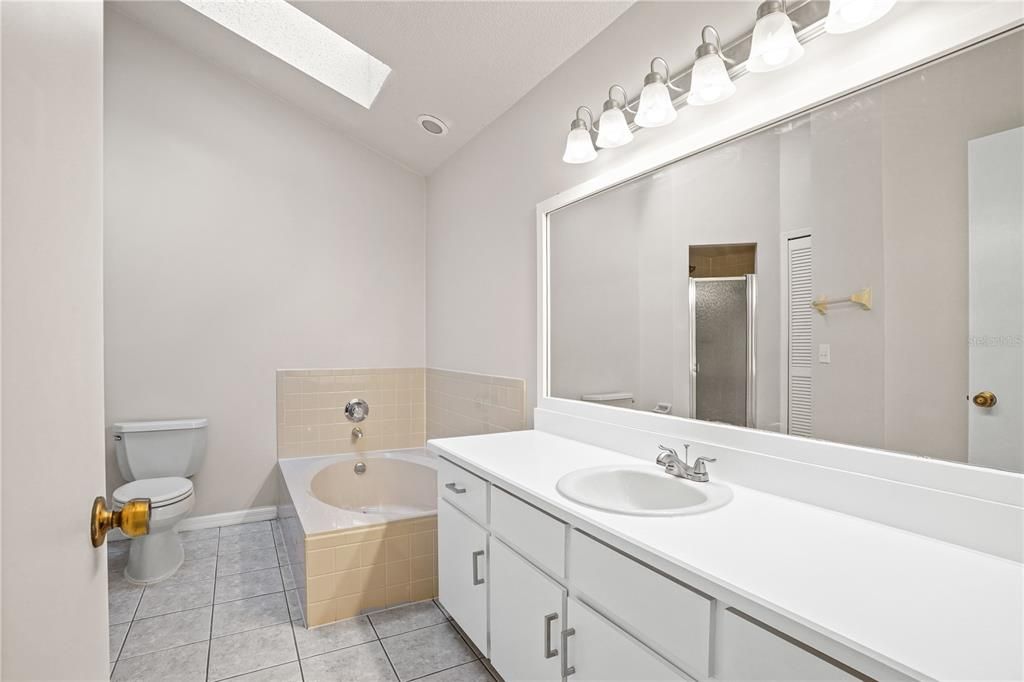 待售: $290,000 (3 贝兹, 2 浴室, 1316 平方英尺)