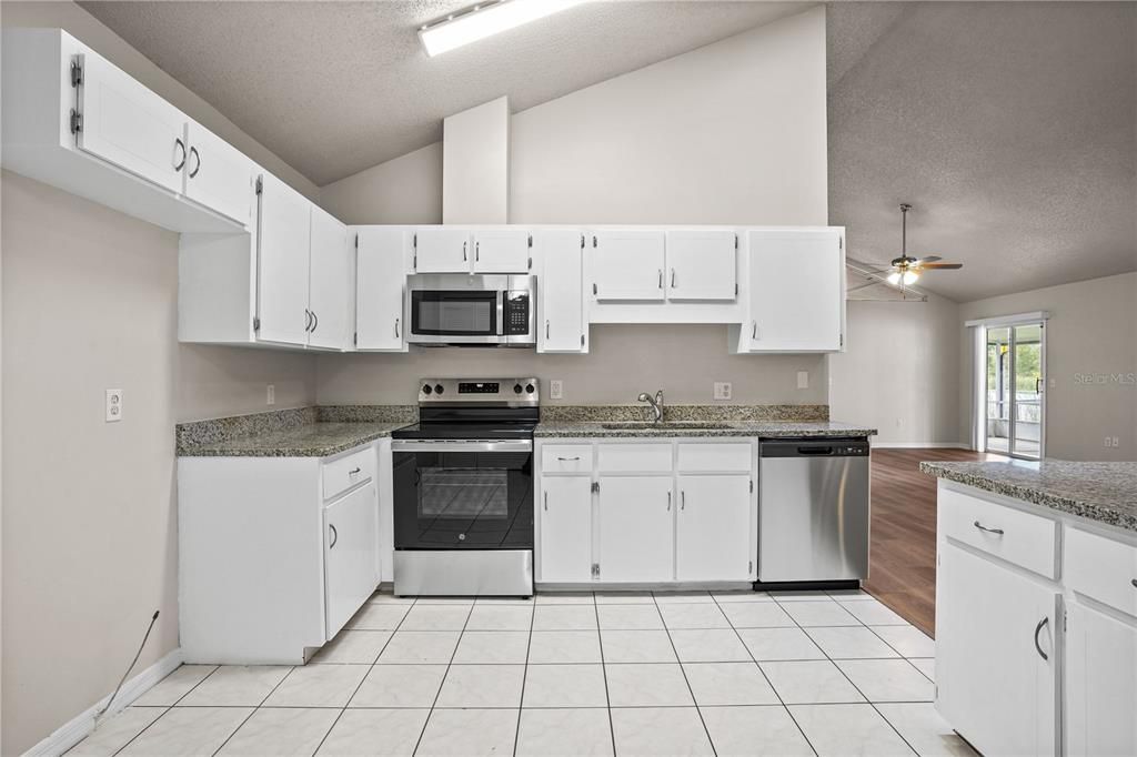 待售: $290,000 (3 贝兹, 2 浴室, 1316 平方英尺)