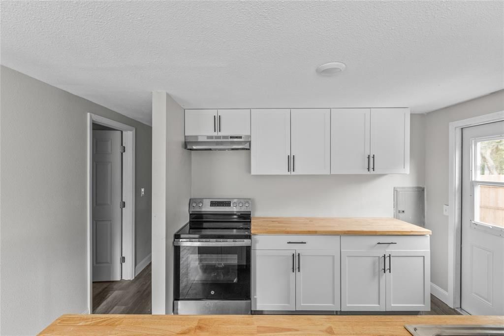 For Sale: $199,900 (3 beds, 2 baths, 960 Square Feet)