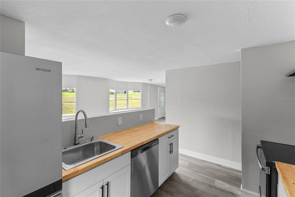 For Sale: $199,900 (3 beds, 2 baths, 960 Square Feet)