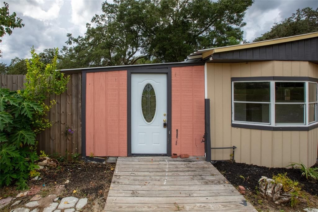 For Sale: $199,900 (3 beds, 2 baths, 960 Square Feet)