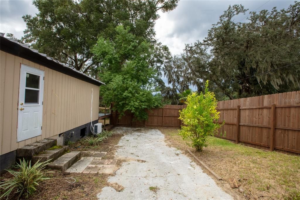 For Sale: $199,900 (3 beds, 2 baths, 960 Square Feet)