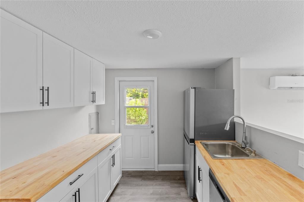 For Sale: $199,900 (3 beds, 2 baths, 960 Square Feet)