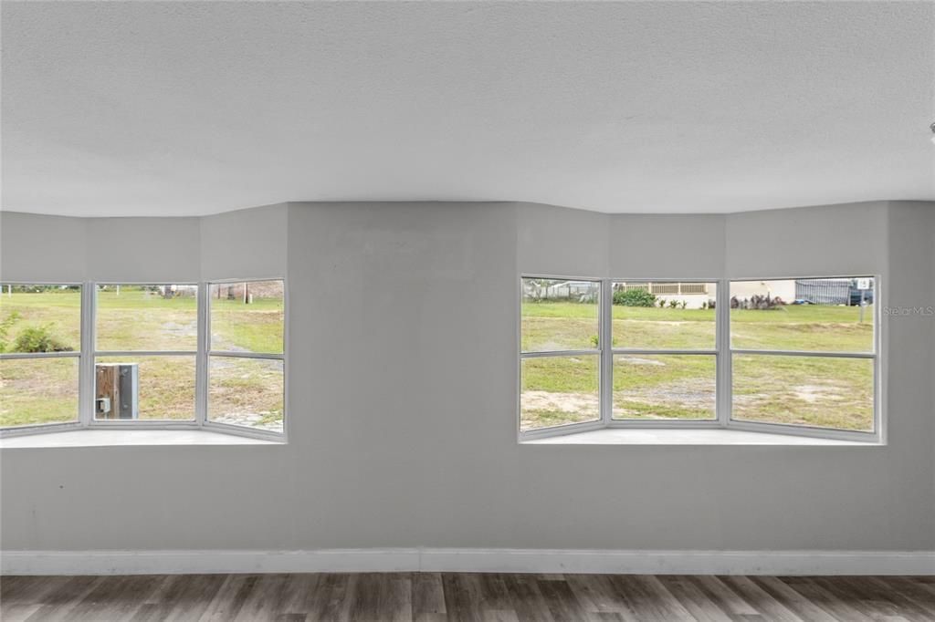 For Sale: $199,900 (3 beds, 2 baths, 960 Square Feet)