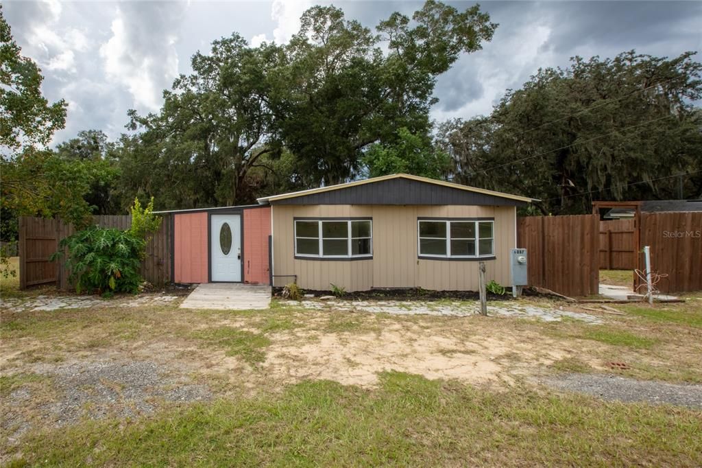 For Sale: $199,900 (3 beds, 2 baths, 960 Square Feet)
