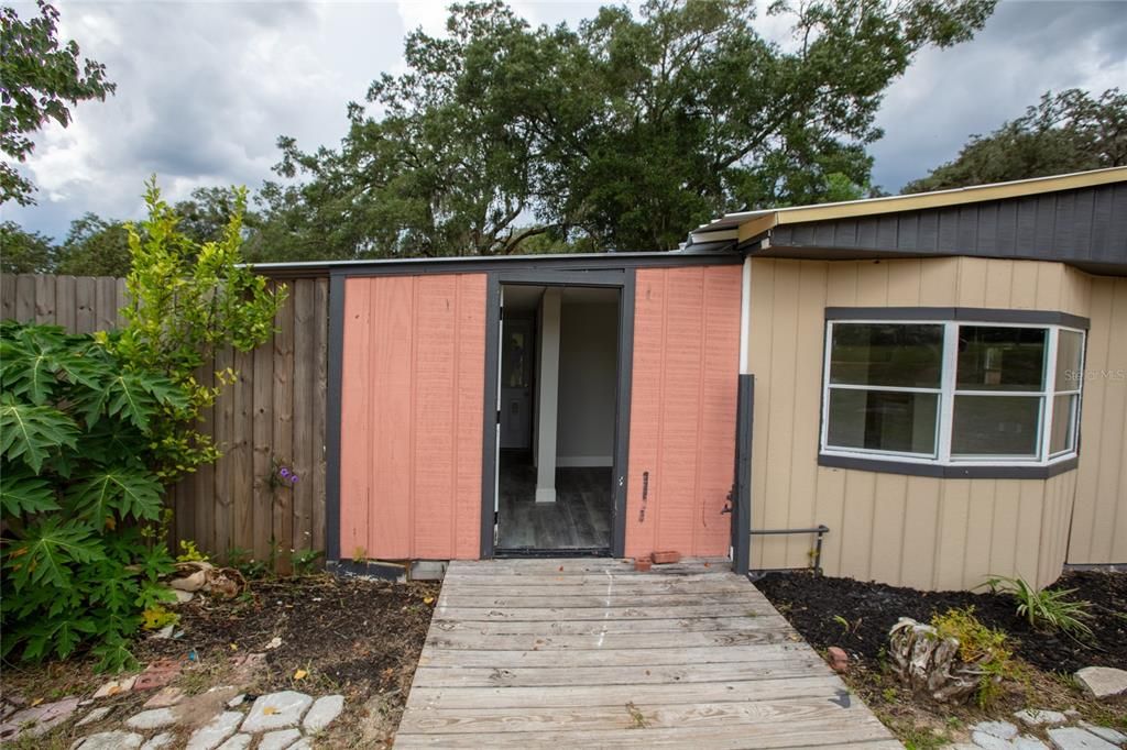 For Sale: $199,900 (3 beds, 2 baths, 960 Square Feet)