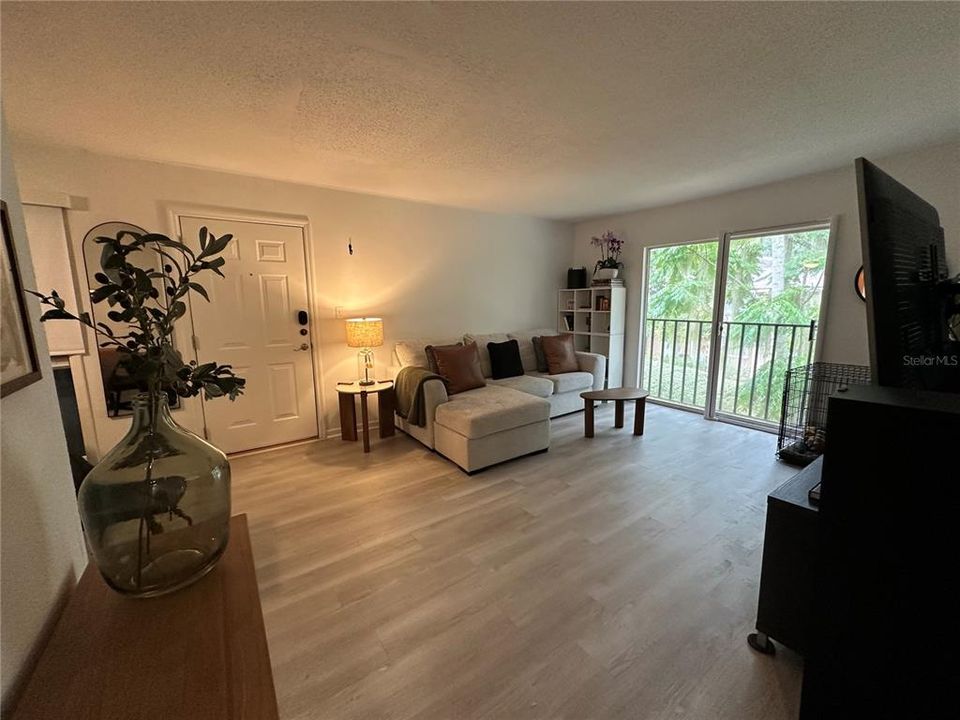 For Sale: $140,000 (2 beds, 2 baths, 900 Square Feet)