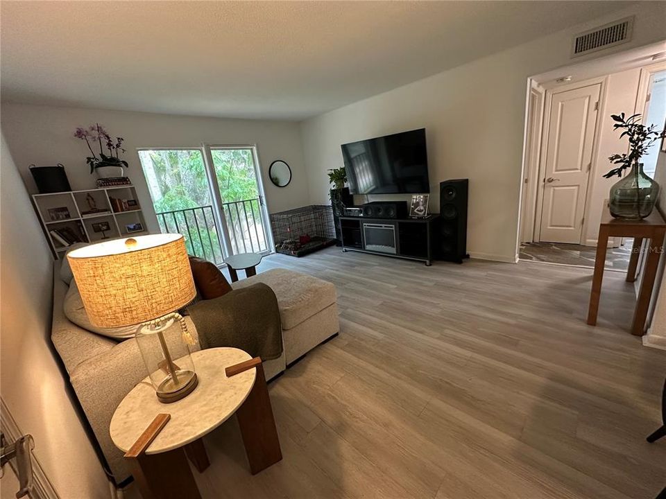 For Sale: $140,000 (2 beds, 2 baths, 900 Square Feet)