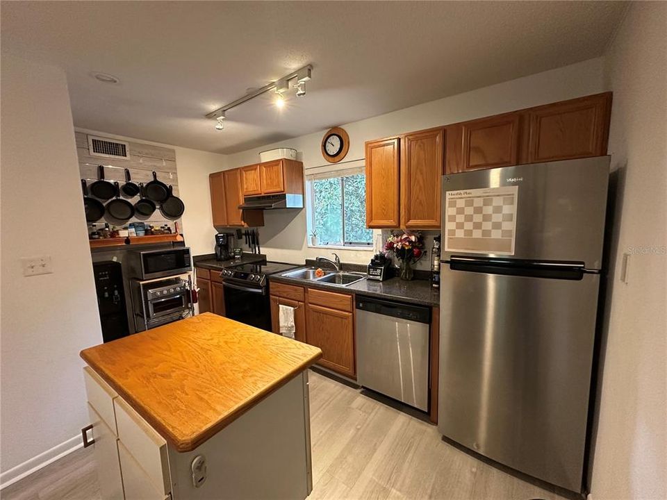 For Sale: $140,000 (2 beds, 2 baths, 900 Square Feet)