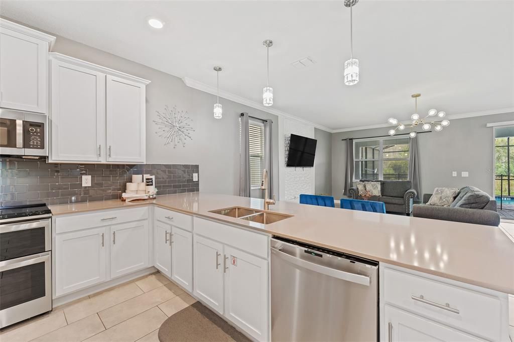 待售: $979,900 (9 贝兹, 5 浴室, 4707 平方英尺)