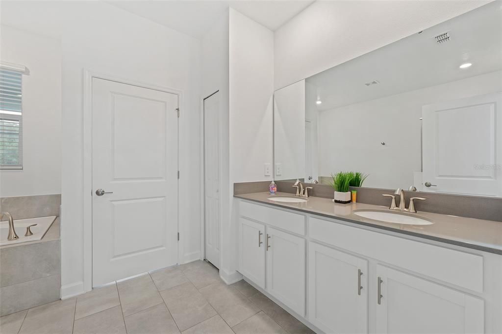 待售: $979,900 (9 贝兹, 5 浴室, 4707 平方英尺)