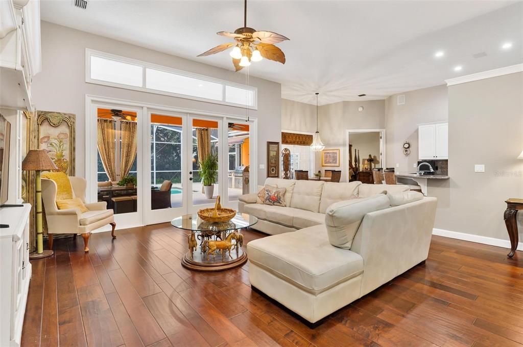 Activo con contrato: $649,000 (3 camas, 2 baños, 3048 Pies cuadrados)