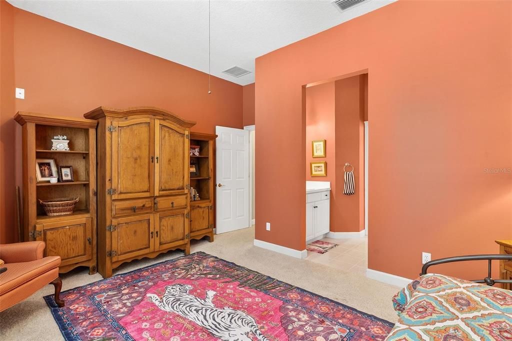 Activo con contrato: $649,000 (3 camas, 2 baños, 3048 Pies cuadrados)