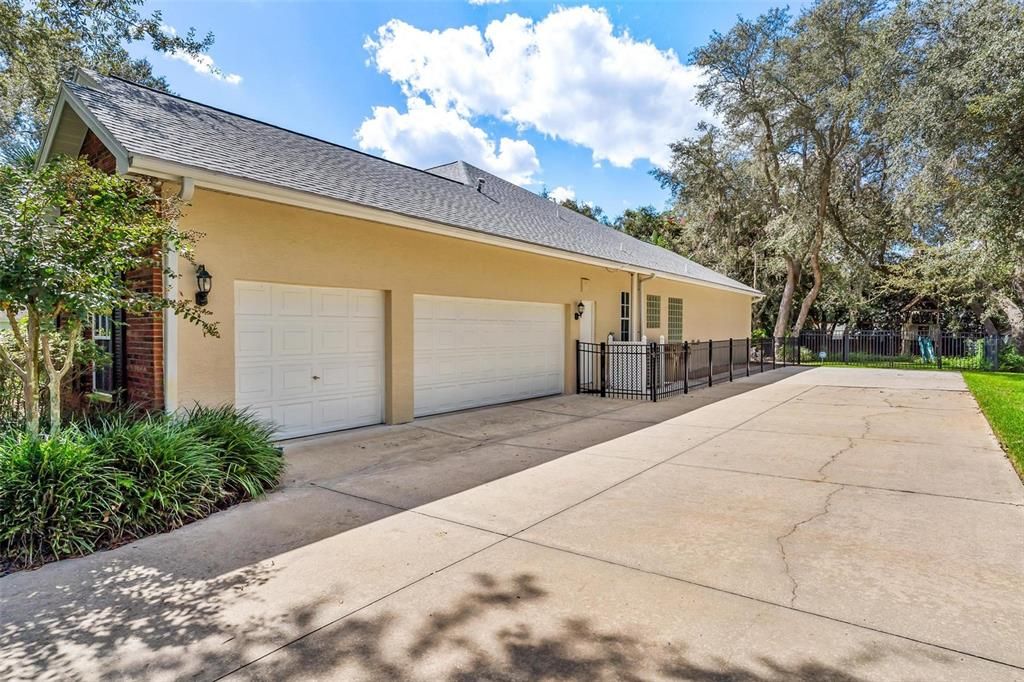 Activo con contrato: $649,000 (3 camas, 2 baños, 3048 Pies cuadrados)