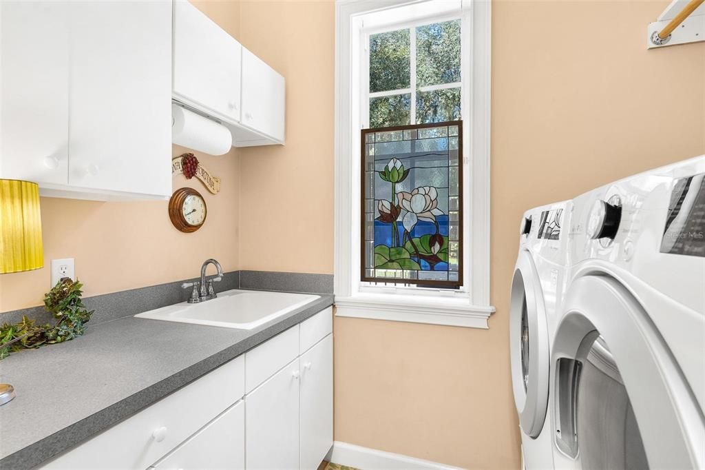 Activo con contrato: $649,000 (3 camas, 2 baños, 3048 Pies cuadrados)