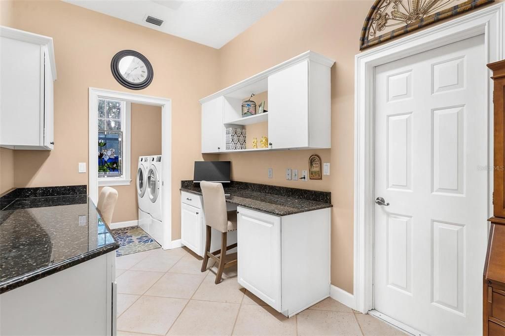 Activo con contrato: $649,000 (3 camas, 2 baños, 3048 Pies cuadrados)