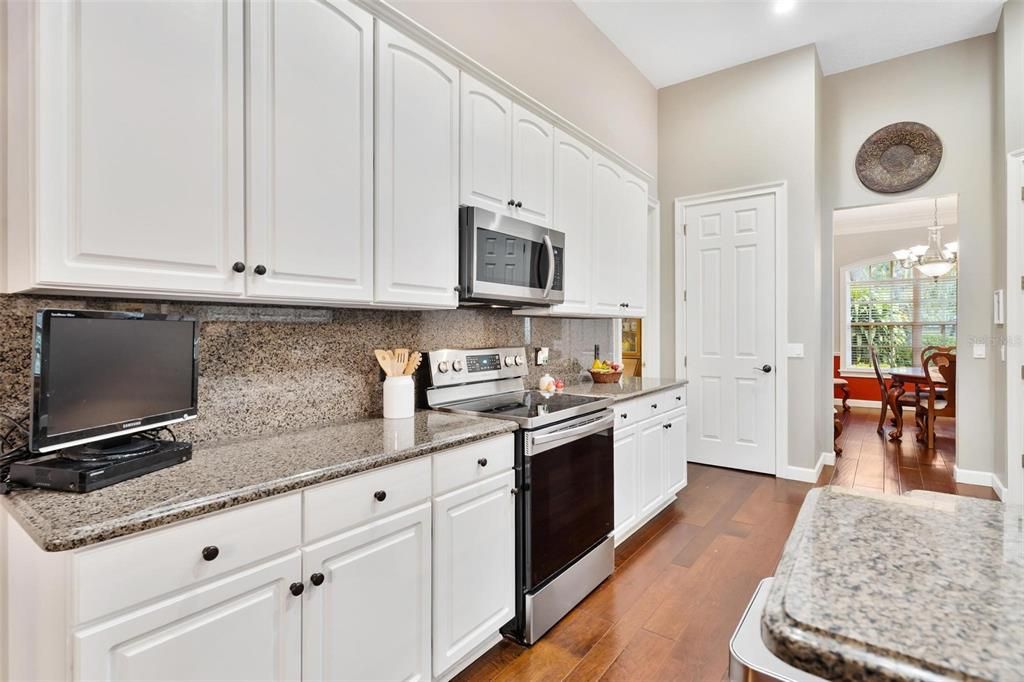 Activo con contrato: $649,000 (3 camas, 2 baños, 3048 Pies cuadrados)