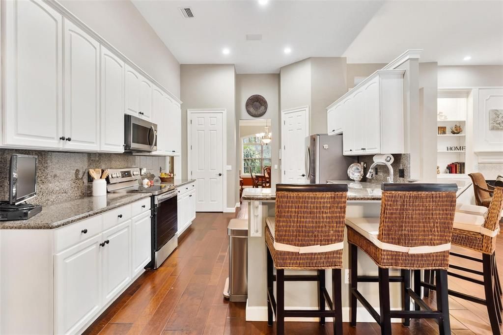 Activo con contrato: $649,000 (3 camas, 2 baños, 3048 Pies cuadrados)