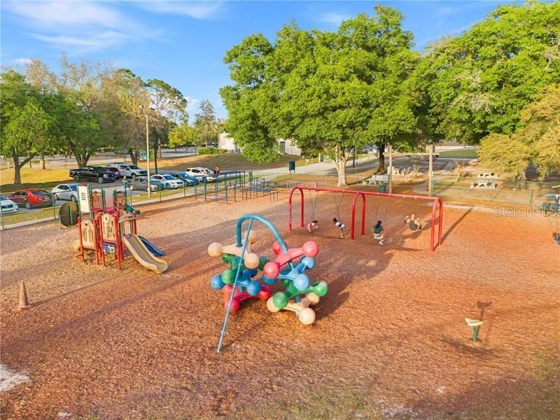 For Sale: $299,000 (4 beds, 2 baths, 1833 Square Feet)