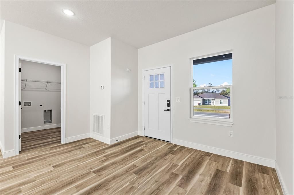 For Sale: $299,000 (4 beds, 2 baths, 1833 Square Feet)