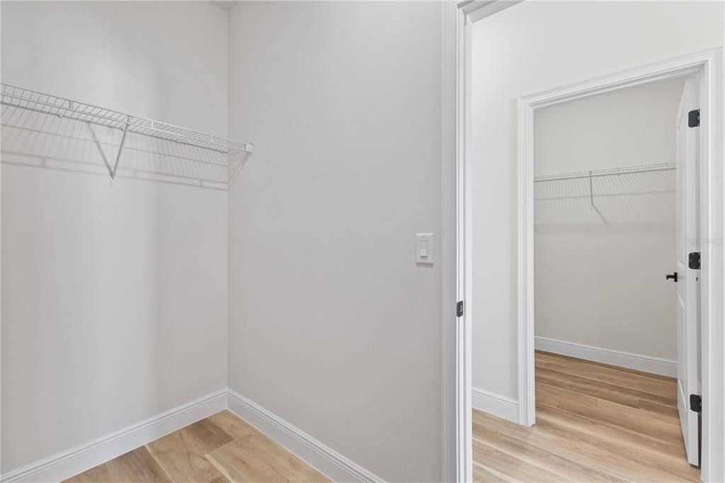 For Sale: $299,000 (4 beds, 2 baths, 1833 Square Feet)