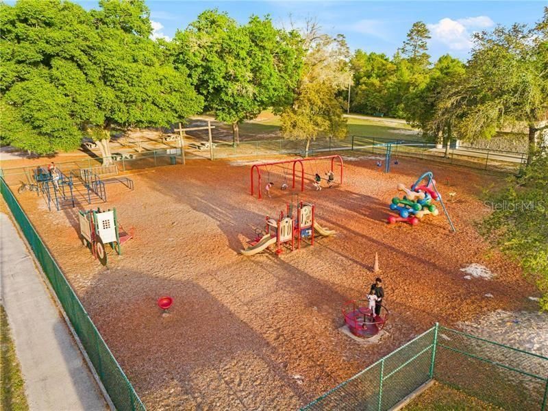 For Sale: $299,000 (4 beds, 2 baths, 1833 Square Feet)