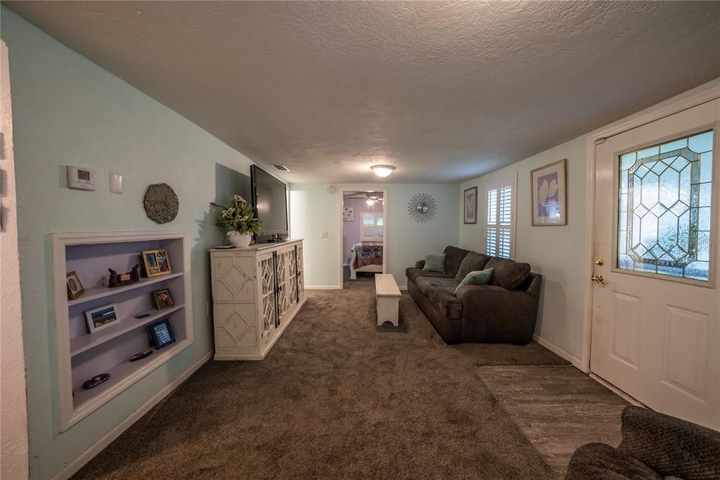 For Sale: $140,000 (1 beds, 1 baths, 640 Square Feet)