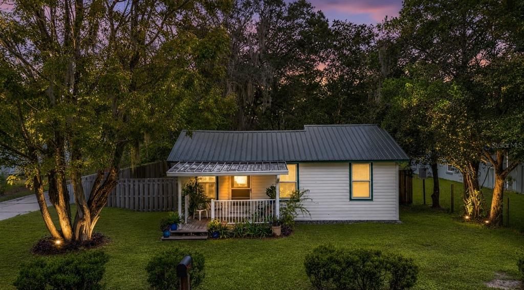 For Sale: $140,000 (1 beds, 1 baths, 640 Square Feet)