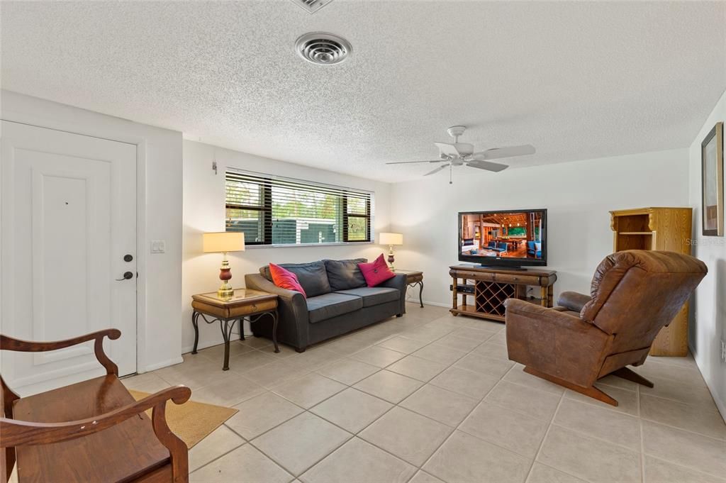 Active With Contract: $365,000 (3 beds, 2 baths, 1369 Square Feet)