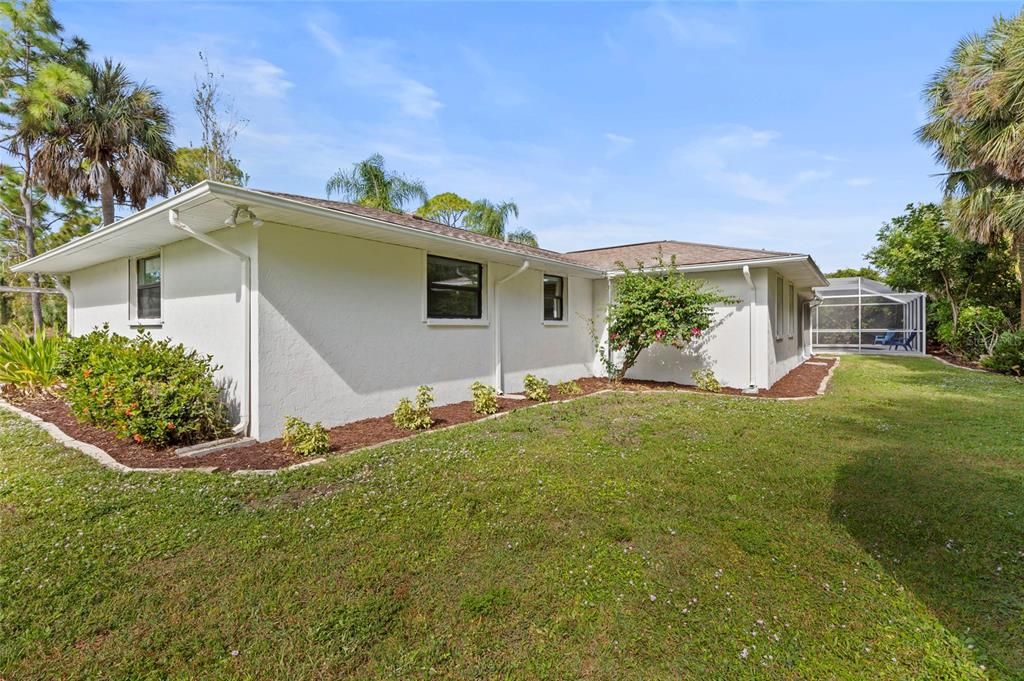 Active With Contract: $365,000 (3 beds, 2 baths, 1369 Square Feet)