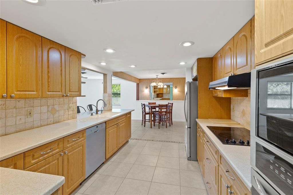 Active With Contract: $365,000 (3 beds, 2 baths, 1369 Square Feet)