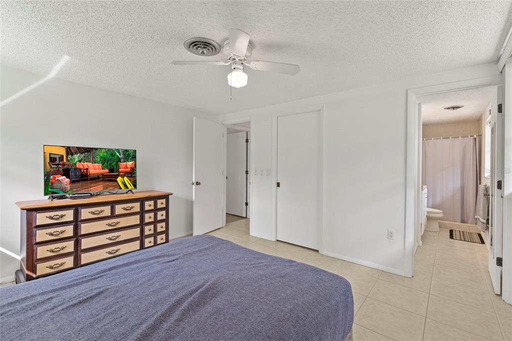 Active With Contract: $365,000 (3 beds, 2 baths, 1369 Square Feet)
