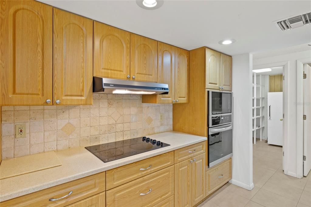 Active With Contract: $365,000 (3 beds, 2 baths, 1369 Square Feet)