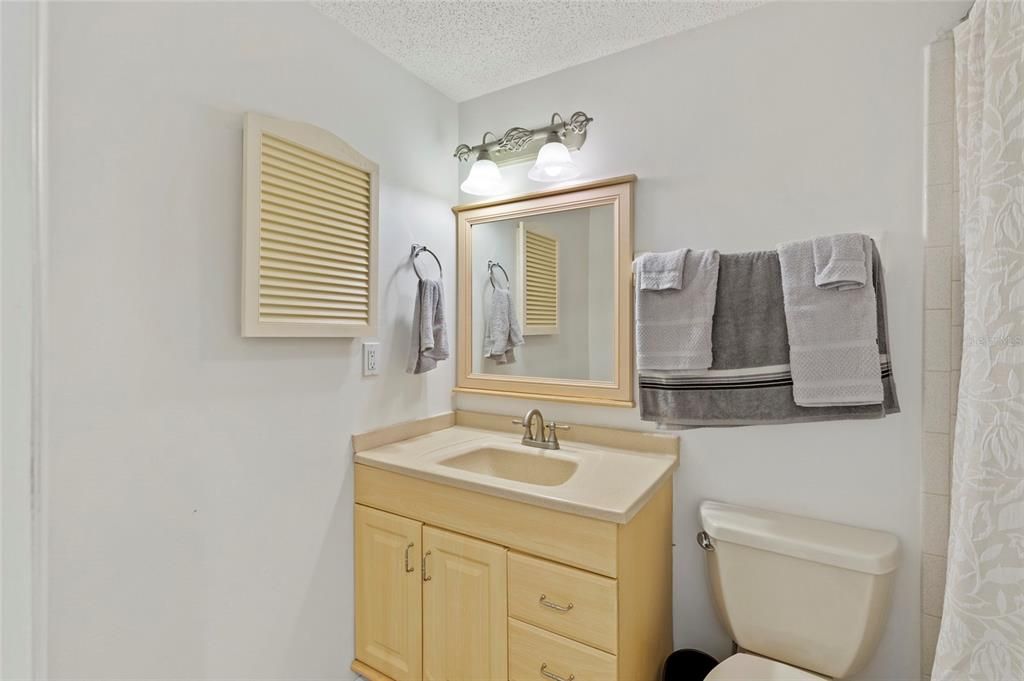 Active With Contract: $365,000 (3 beds, 2 baths, 1369 Square Feet)