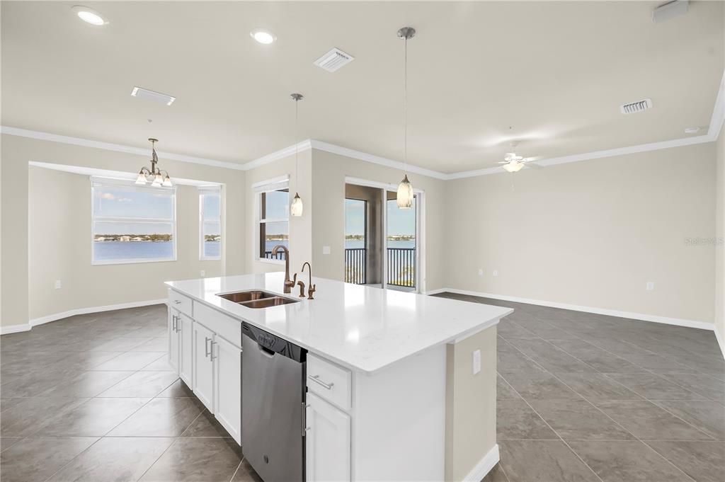 For Sale: $385,000 (2 beds, 2 baths, 1151 Square Feet)